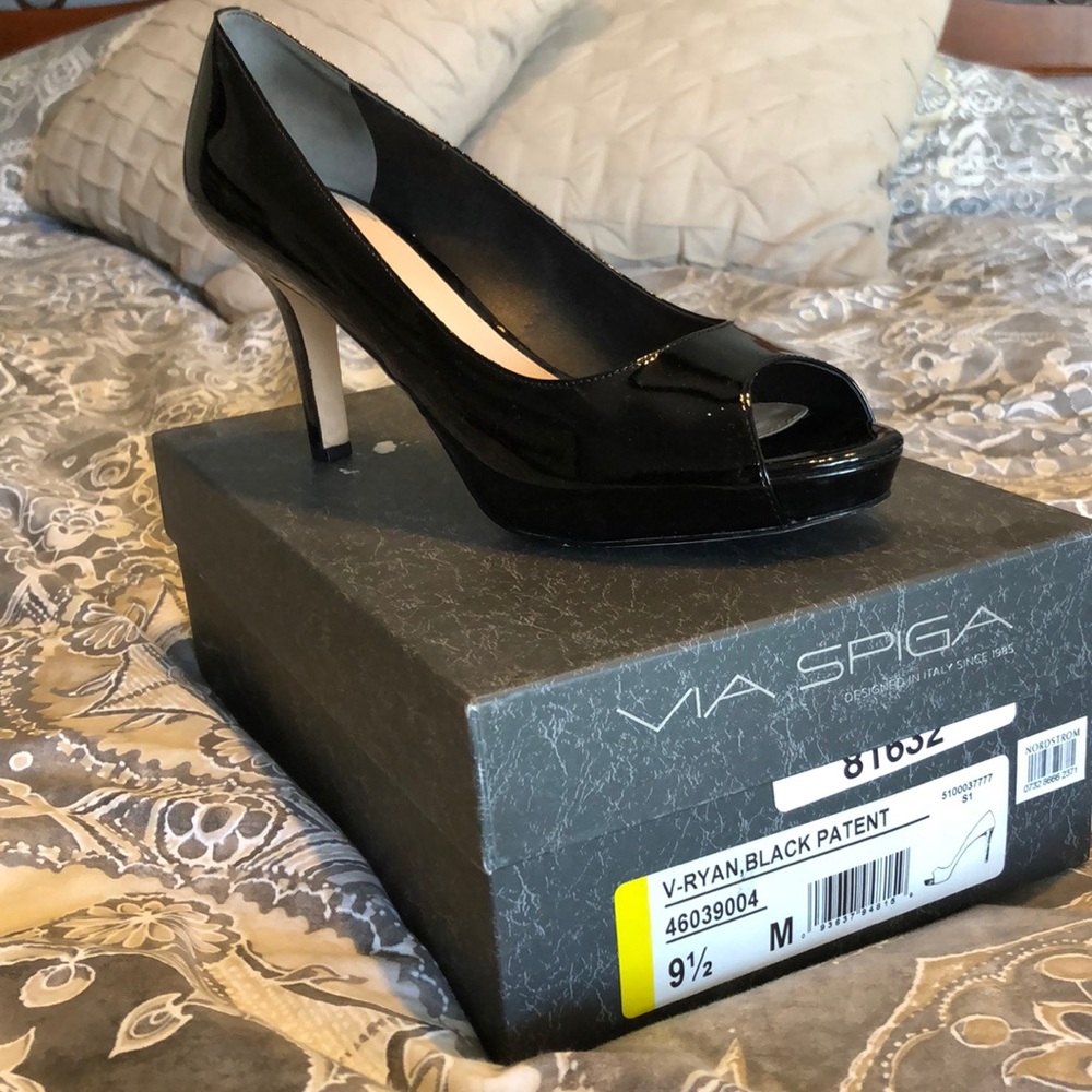 Via Spiga black patent leather heels 9 1/2